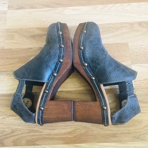 Sbicca Clogs